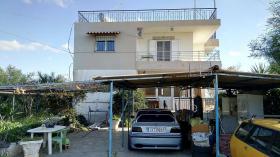 Verkauf Wohnung zu renovieren 35 km vom Zentrum von Athen und 2,5 km vom Strand entfernt