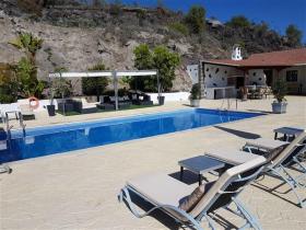 Luxus Chalet mit beheiztem Pool und Meerblick