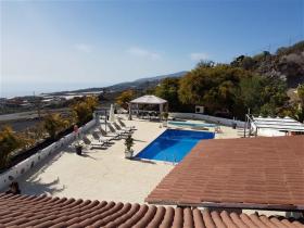 Luxus Chalet mit beheiztem Pool und Meerblick