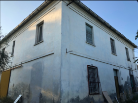 Landhaus zu verkaufen in Loreto Aprutino Abruzzo, Italien