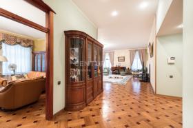 Luxuriöse 4-Zimmer-Wohnung im Zentrum von Moskau