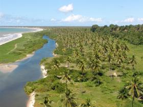 Bauland 150 ha hat 2 km Strandfront - alle Lizenzen