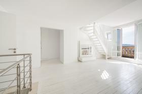 Heller und schöner Panoramablick Luxuswohnung im Pariser Haussmann-Stil