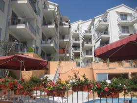 Apartments in einer geschlossenen Anlage mit Pool