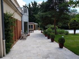 Villa auf großem Grundstück im Golf d'Etiolles Club