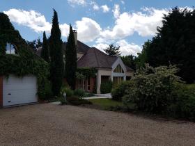 Villa auf großem Grundstück im Golf d'Etiolles Club