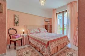 Luxuswohnung zum Verkauf im touristischen Zentrum der Adria