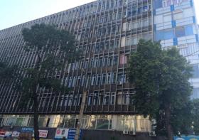 Verkauf des Geschäftskomplexes am Goldenen Platz